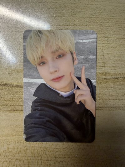 TXT 23'巡迴終場演唱會 DVD / CD卡 小卡 休寧凱 Huening Kai 金髮黑帽T