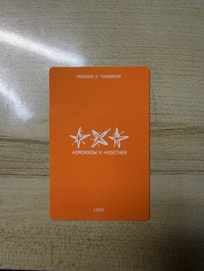 TXT 迷六 minisode 3: TOMORROW 專卡 休寧凱 Huening Kai LIGHT版 白襯衫落葉