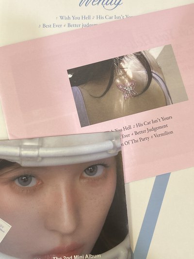 Red Velvet Birthday pb ver（右）空專+irene FMR立牌+wendy solo空專