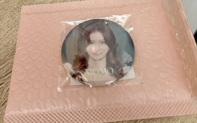 正規一 JYP JAPAN 徽章 momo