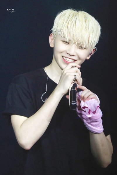 WOOZI 小卡