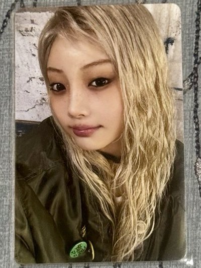 ILLIT WONHEE yzy2.0