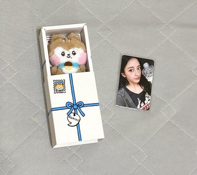 IVE 秋盒娃(無小卡)+二代手燈卡一套