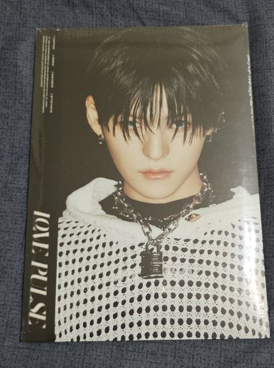 TREASURE 3rd MINI ALBUM  [ LOVE PULSE ]  YOSHI 