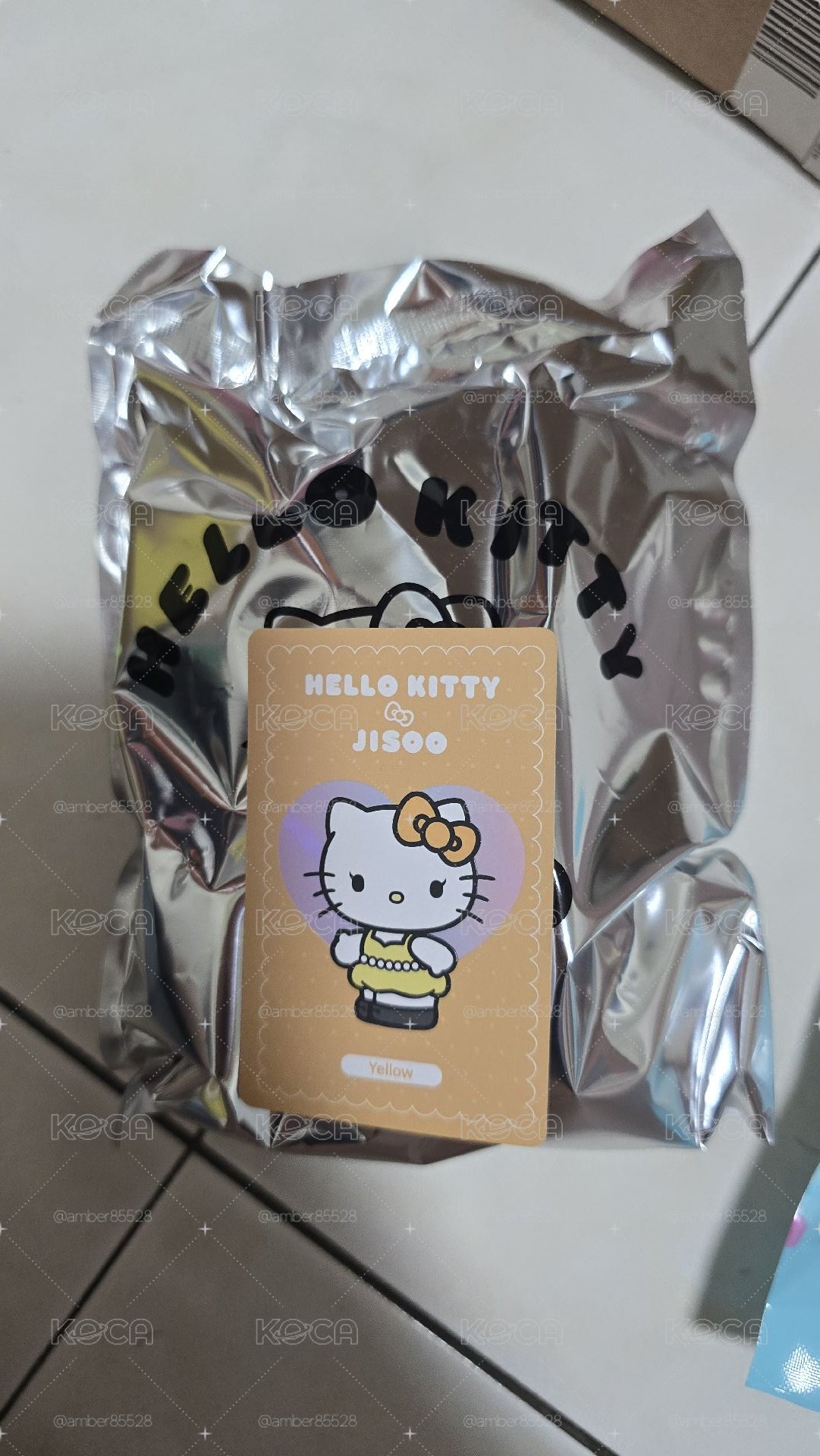 Jisoo & kitty 聯名 盲盒 黃色