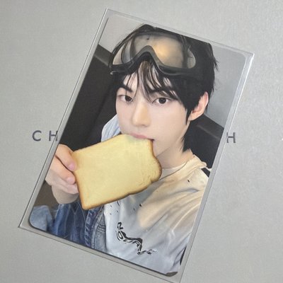 道勳咬吐司 上海yzy2.0