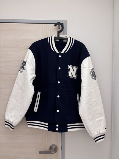 NMIXX 棒球外套 UNIVERSITY 