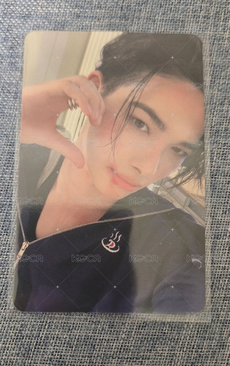 C.中背