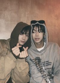 YX