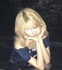 민
