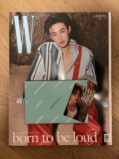 小嚴組合🦊Wkorea雜誌+藍電子專（雜誌微損 請見後方細圖及下方文字）