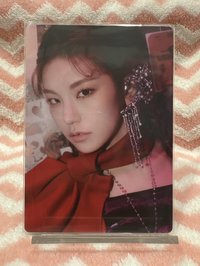 GUESS WHO 限量版專卡