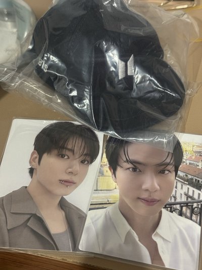 BTS 釜山場入場卡+12th會員禮「帽子、小卡珍國」