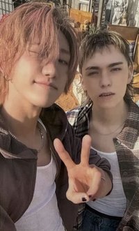 ‘V8’ 環球 PB 特典卡 
