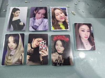 ITZY 彩領小卡