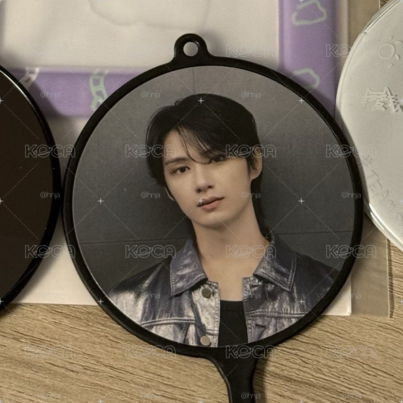 right here俊小扇