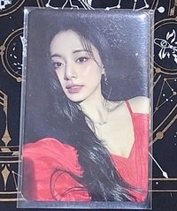 紅衣側臉