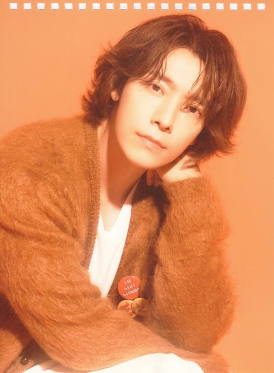 全新SUPER JUNIOR 2024 SEASON’S GREETINGS桌曆  內含各月份成員照片、筆記本/日記本