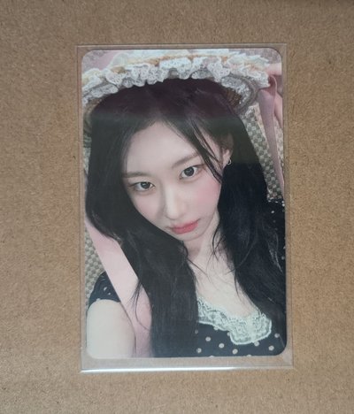 itzy 草帽中背領