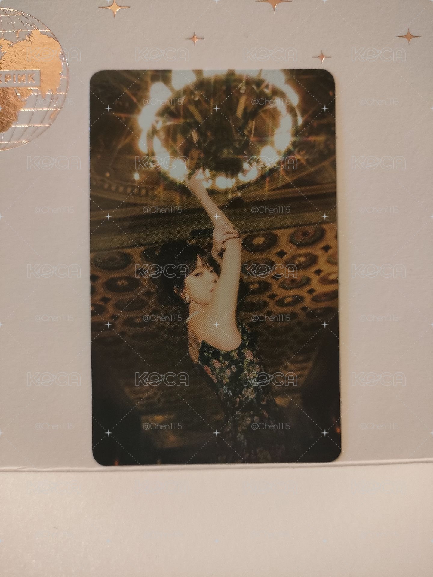 秀秀手好長要摸到電燈了