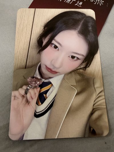 10元起標 彩領貌美星光卡
