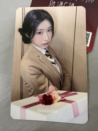 10元起標 彩領貌美星光卡