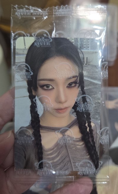 KARINA sr特典1️⃣ 中文卡背