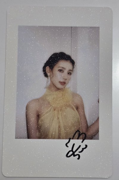 Miyeon中背麵雜誌卡