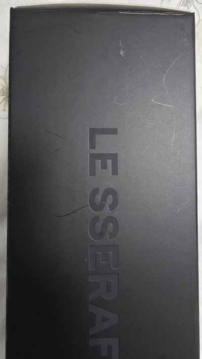 二手 LE SSERAFIM 手燈