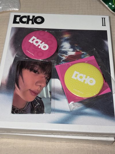BTS JIN金碩珍 ECHO 未拆專 兩張合售含特典徽章兩個、自拍小卡