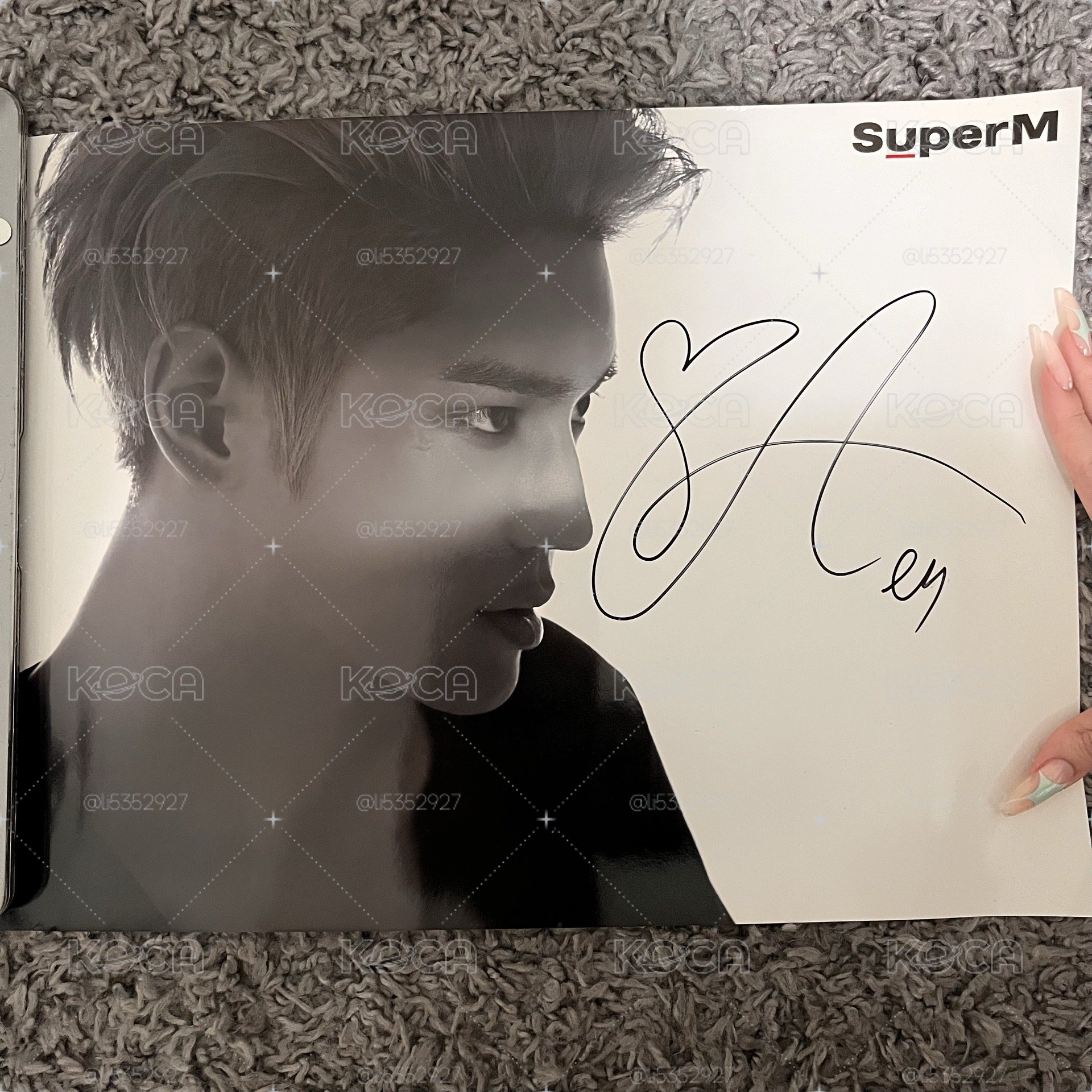 李泰容Super M時期親簽海報
