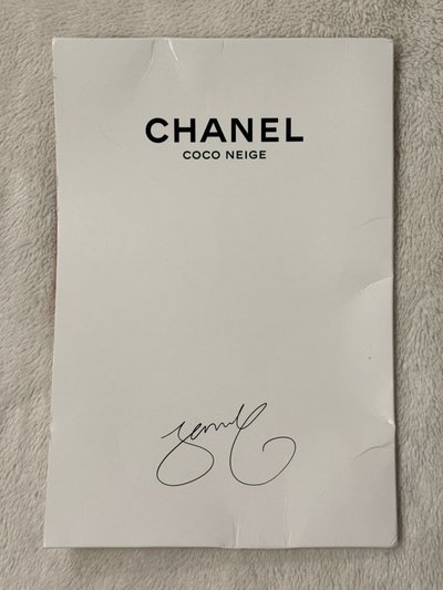 JENNIE CHANEL VIP限定海報書