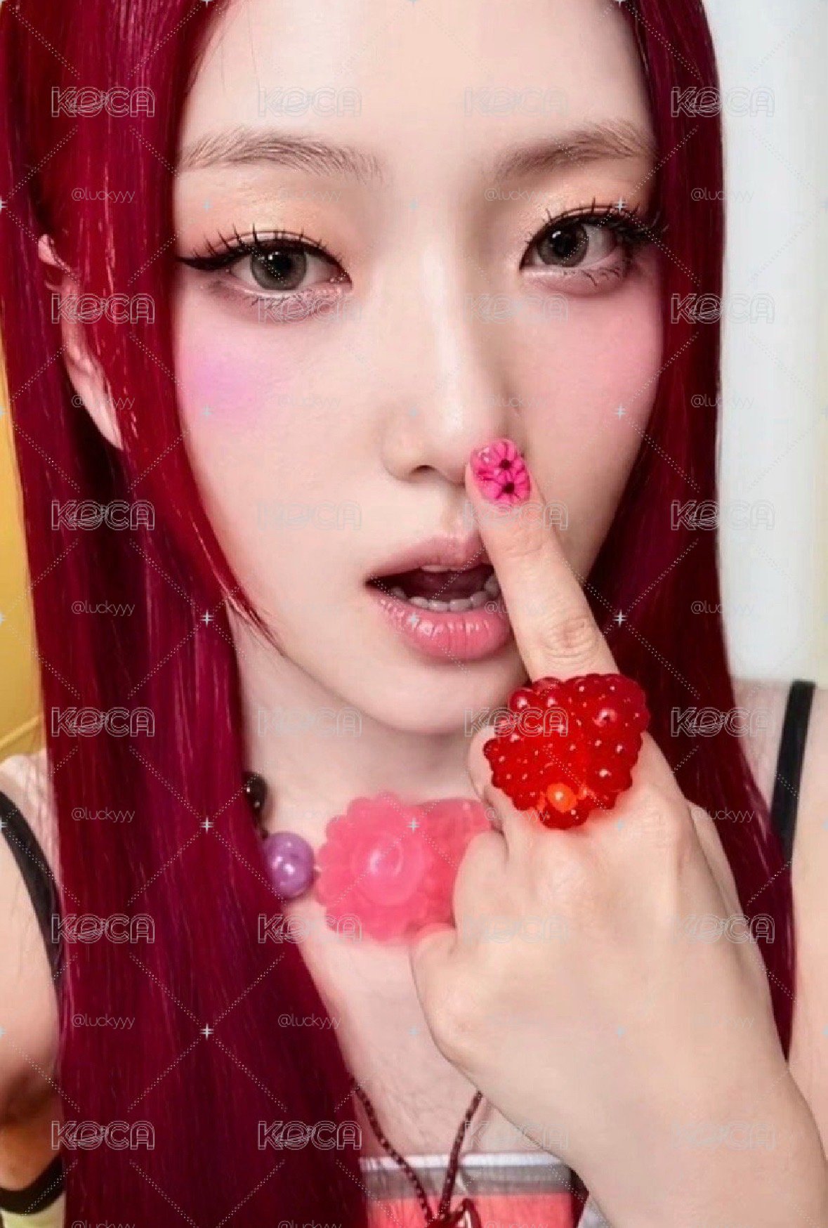 YEEUN 出道快閃滿額 單卡
