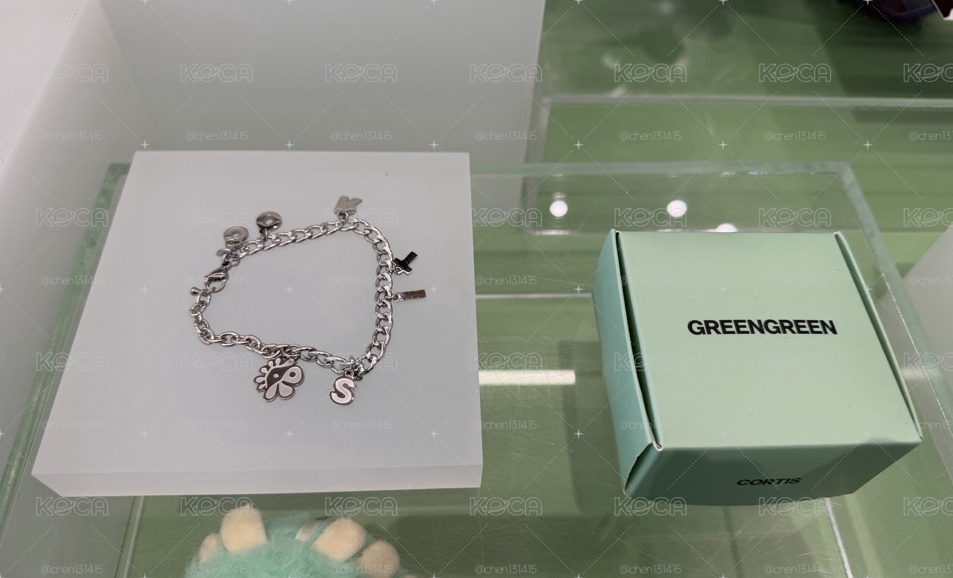 CORTIS GREEN GREEN POP-UP 