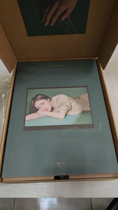 Wheein 輝人 soar 專輯 9成新