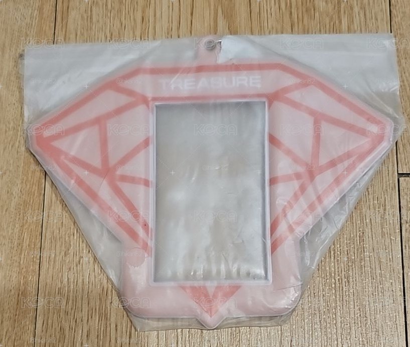 TREASURE 生日禮盒 (BIRTHDAY BOX) 中的專屬 PVC 照片卡鑰匙圈 YOSHI 
