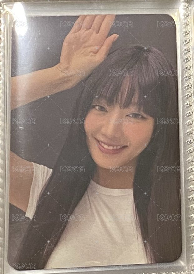 中背白衣妮