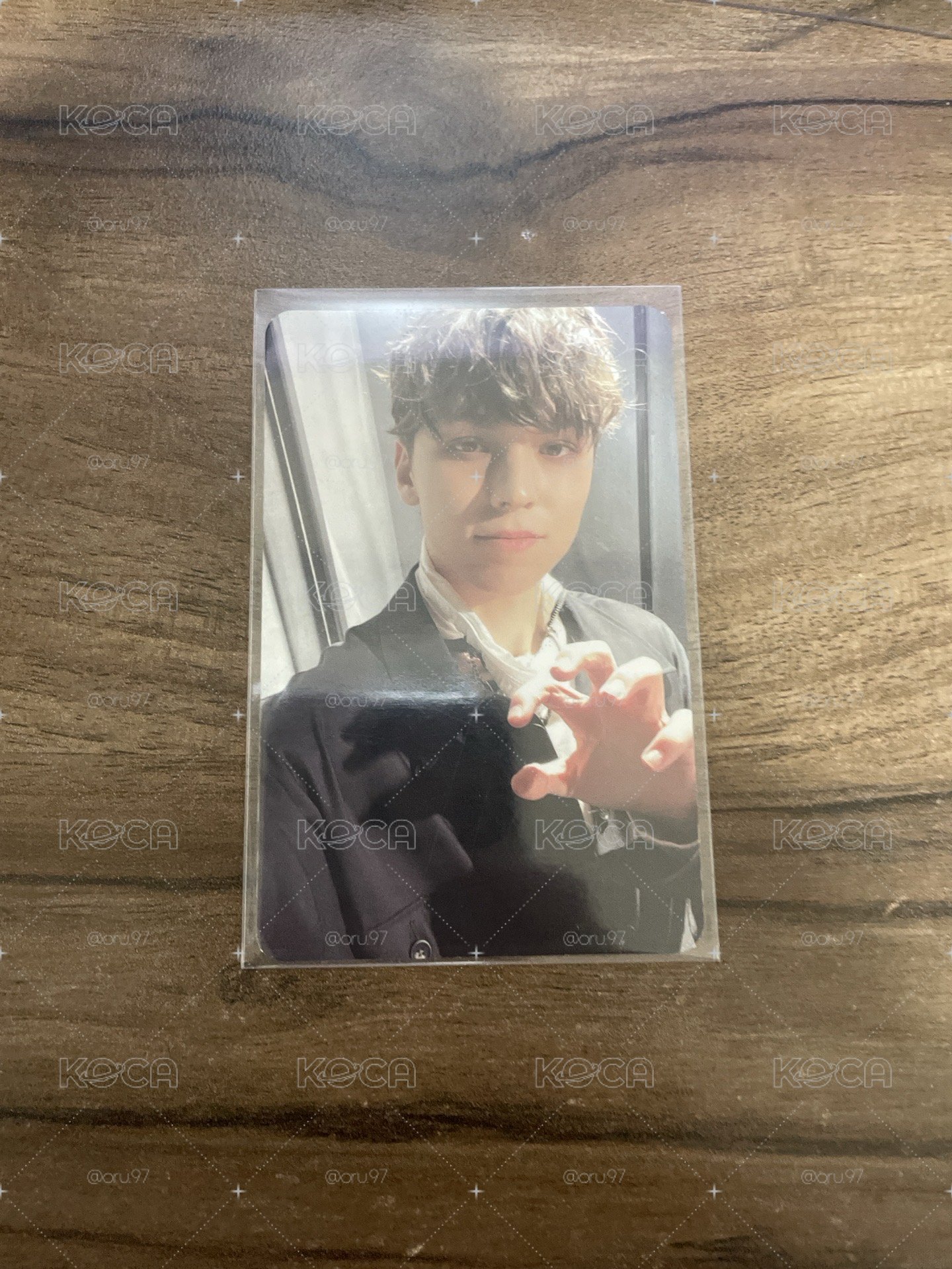 《Vernon》正四 專輯卡