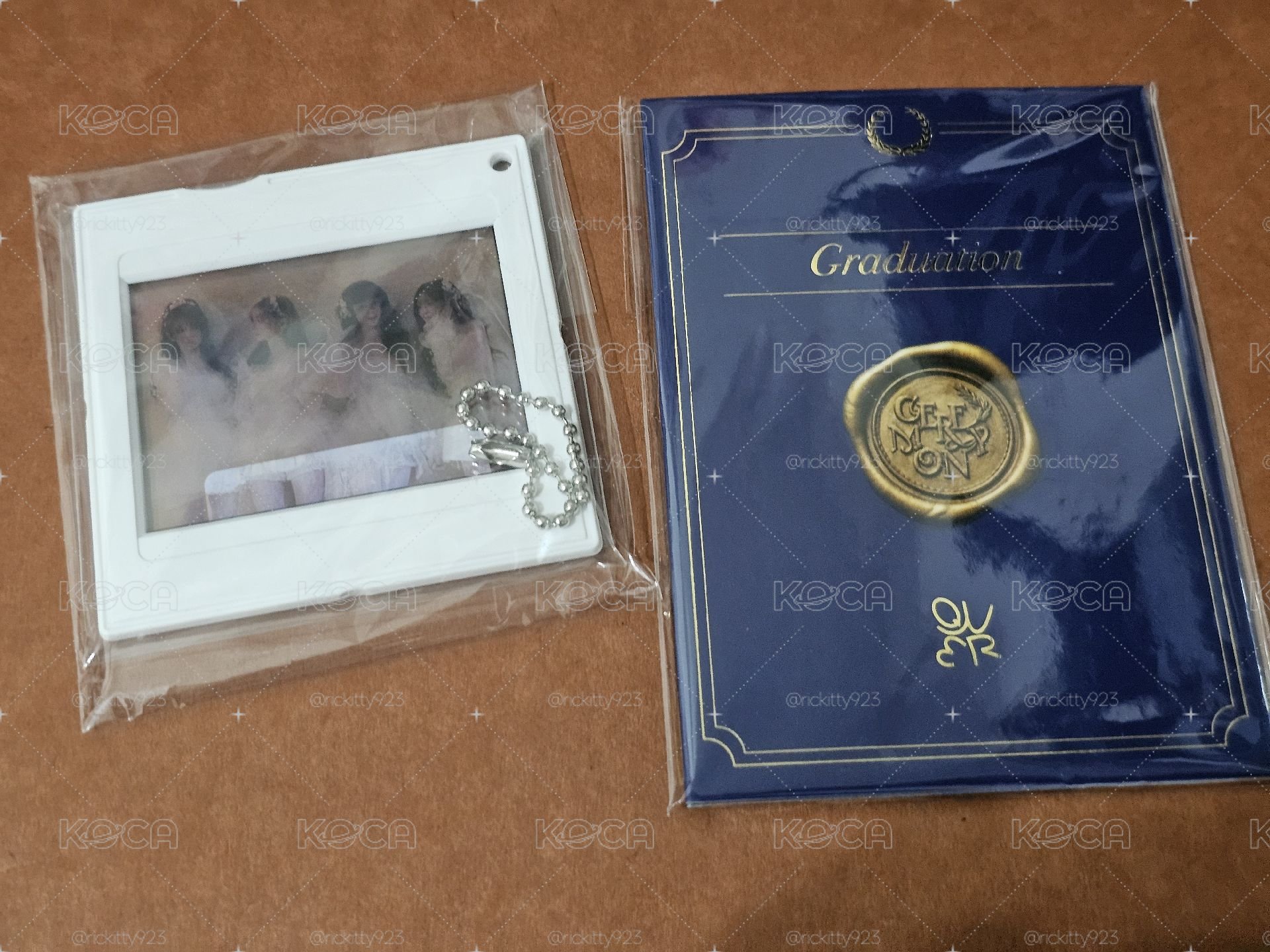 QWER CEREMONY WVS預售 卡套 膠片吊飾