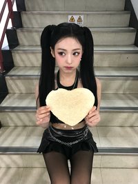 yuyuyu（7/2-7/4不在台灣不出貨）