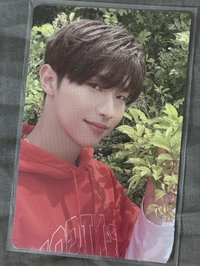 현우迷二專卡 紅衣服