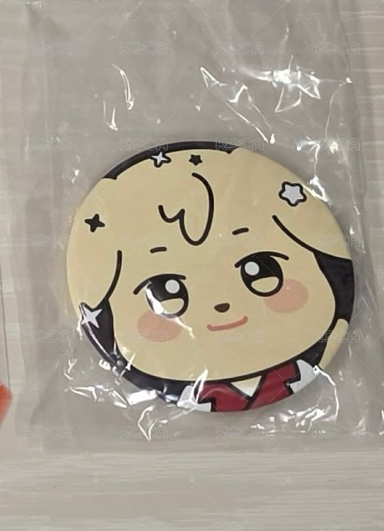 凸咚伊徽章