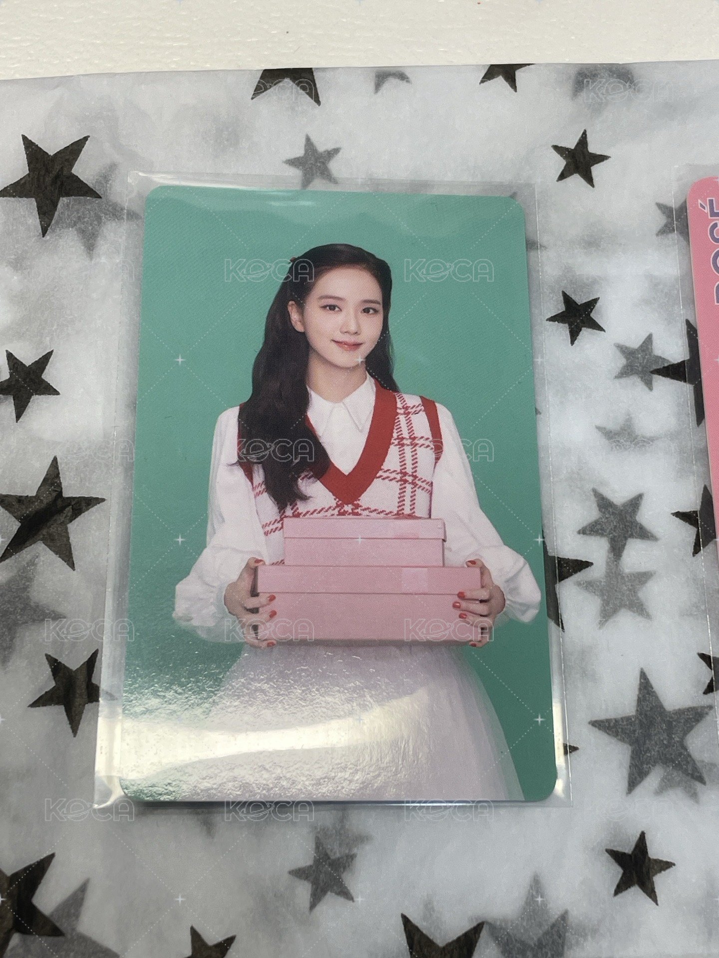 jisoo專輯卡拿禮物盒