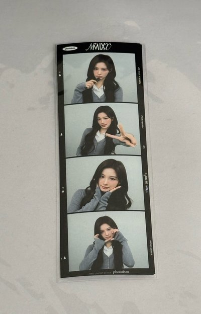 NMIXX Snapism 隨機小卡 +貼紙