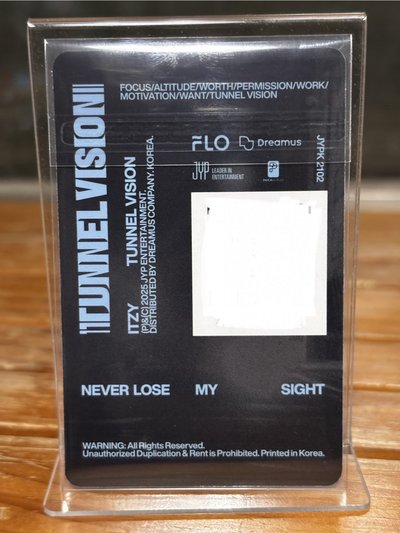 Lia TUNNEL VISION poca B版 專輯卡