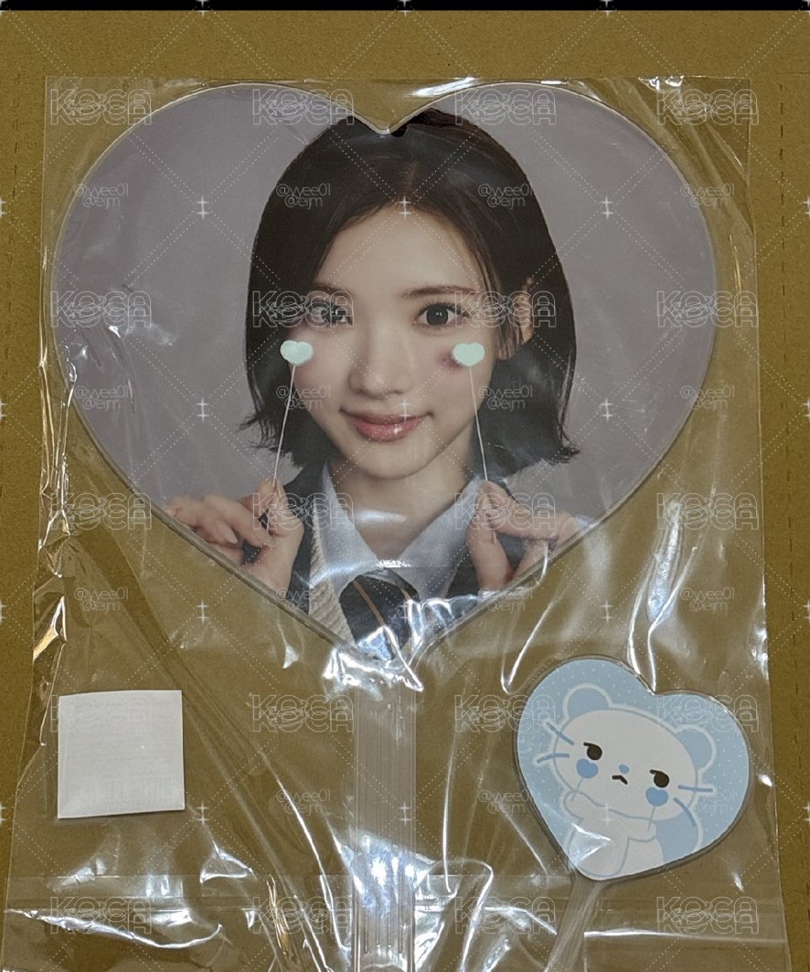 hearts2hearts  Jiwoo扇子