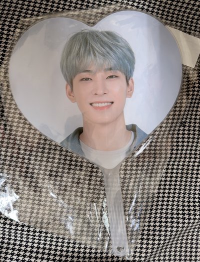 （現貨 紙箱寄出 可當日寄出）seventeen 圓佑 愛心扇 2020 克拉島 扇子 大扇