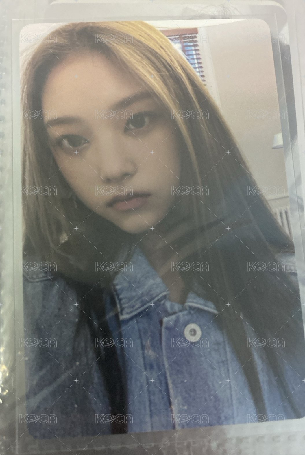 金髮牛仔衣