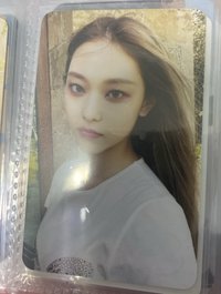 白衣金髮側面