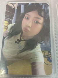 捲髮嘟嘴